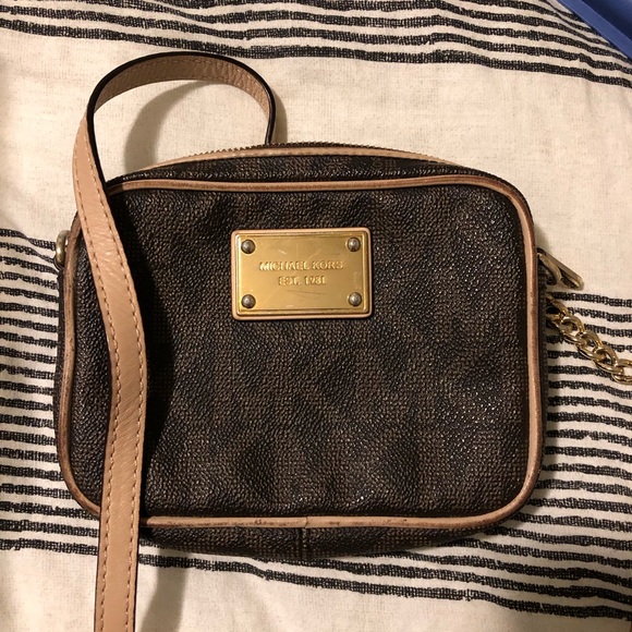 Michael Kors Handbags - Micheal kors crossbody